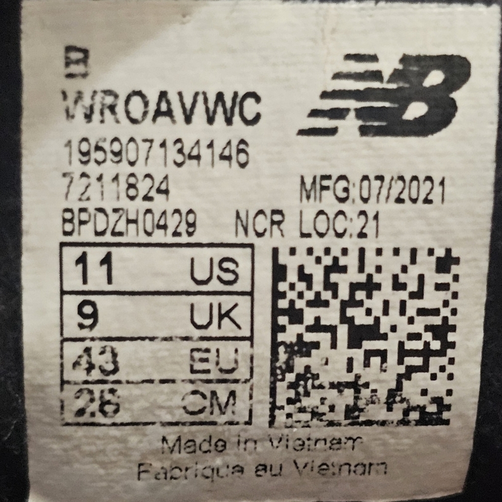 New Balance Womens ROAV size 11